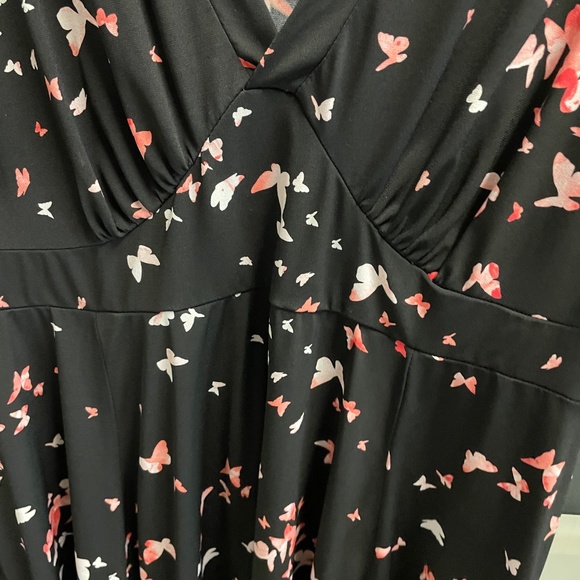 Plus size dress with sleeves - Picture 6 of 6